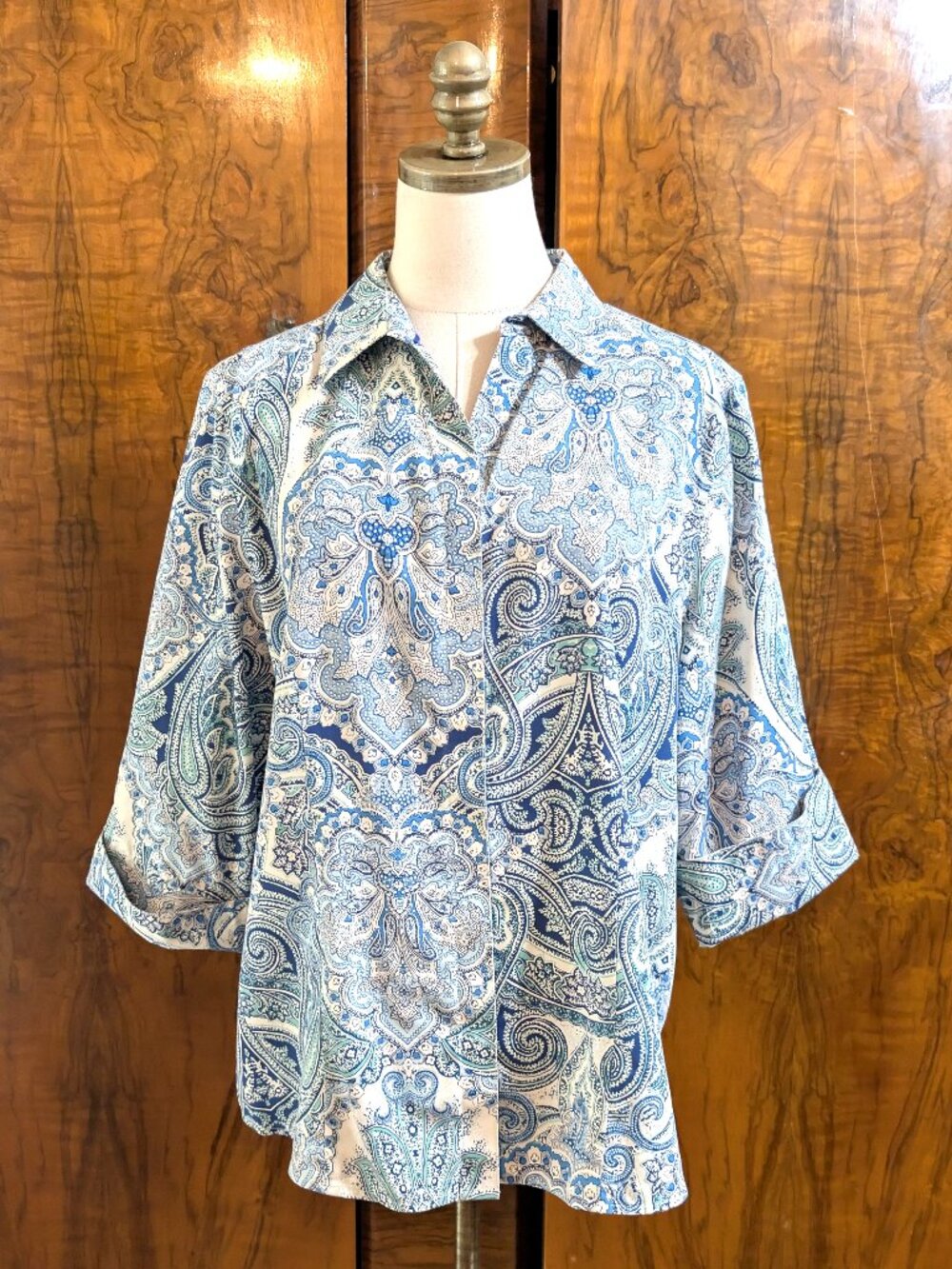 Chicos No Iron Blue White Paisley Blouse Shirt XL 3 3/4 Sleeve Paisley Boho